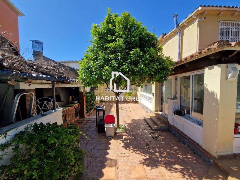 Foto 543255b4-fa68-4e0f-a10b-b35fd00919c6. Casa amb piscina a Granvía-Mar Castelldefels