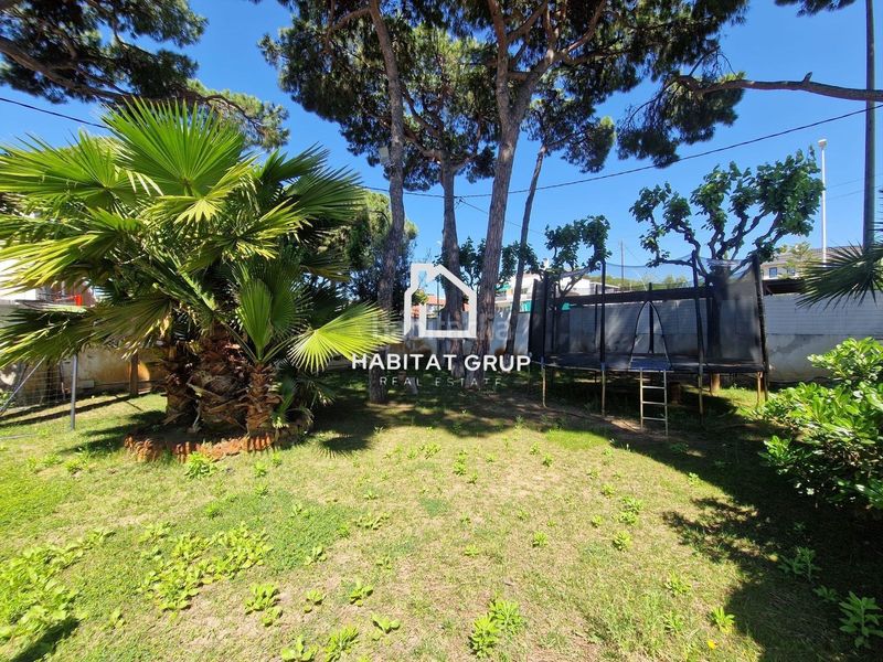 Foto 6bed7e72-9d60-4ca1-83fc-9a776446b6b5. Casa amb piscina a Granvía-Mar Castelldefels