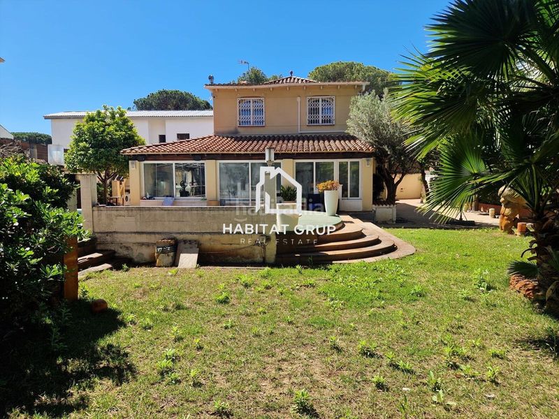 Foto cc80d6d3-5bc0-40ab-8df7-424b3774d4d9. Casa amb piscina a Granvía-Mar Castelldefels