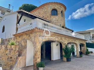 Haus in Fenals. Casa en platja daro