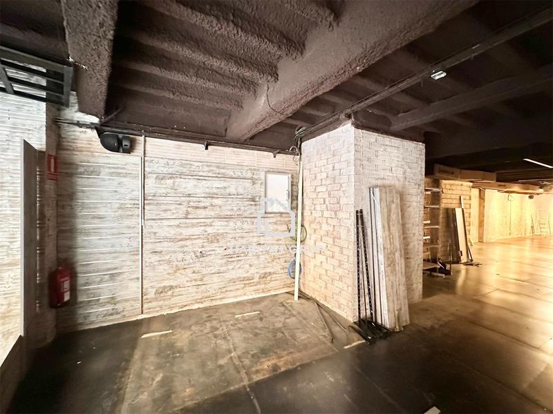 Foto 15e15396-2f6a-49ee-8993-ccf21e92b16f. Location local commercial dans Olot