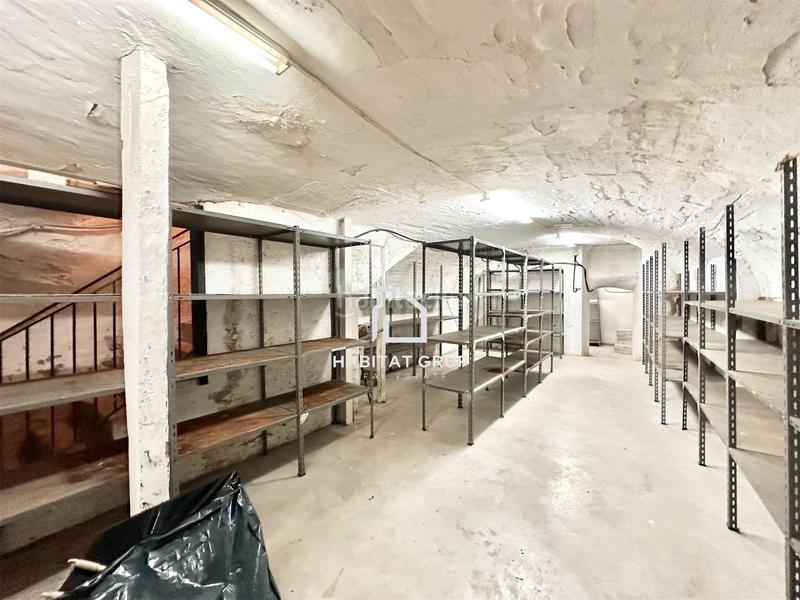 Foto 636a95e3-8bf9-45f3-82c9-22b568fae4a3. Location local commercial dans Olot