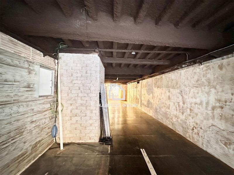 Foto 9d10c49c-8fa6-443f-a05f-8460366c1704. Location local commercial dans Olot