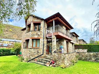 Casa a Llívia. Casa pareada en llívia