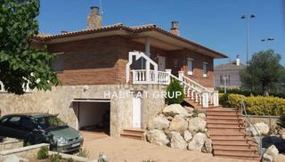 Casa adossada a Sils. Casa en sils