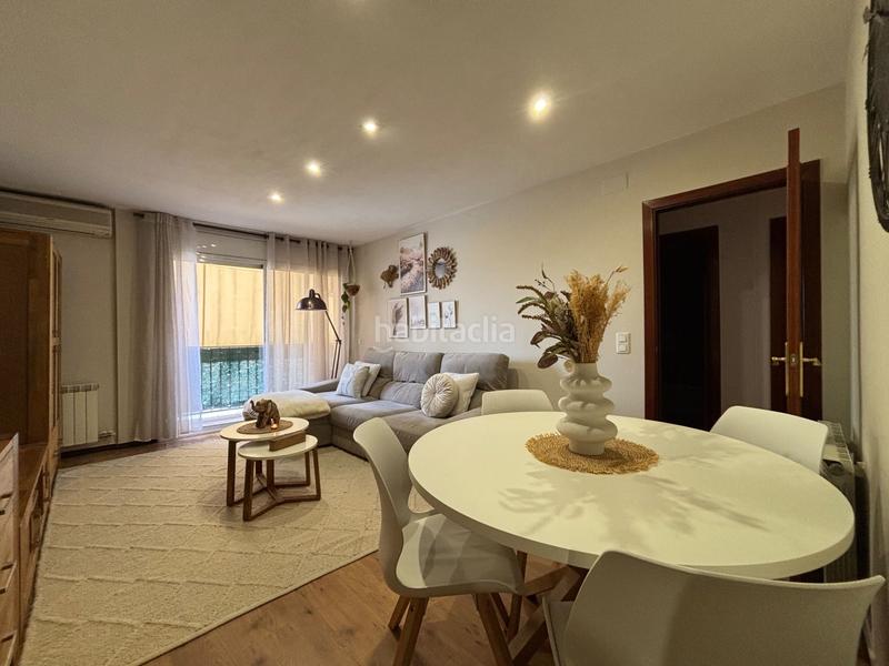 Foto 5a6f3c38-1577-4f25-b0ef-ff275049ff02. Etagenwohnung mit heizung in Centre Salt