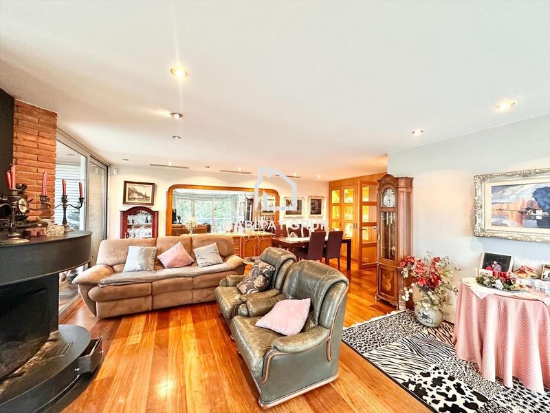 Foto 756398ed-0bd4-4c35-a672-00fc8c007c37. Casa amb calefacció piscina a Montjuïc Girona