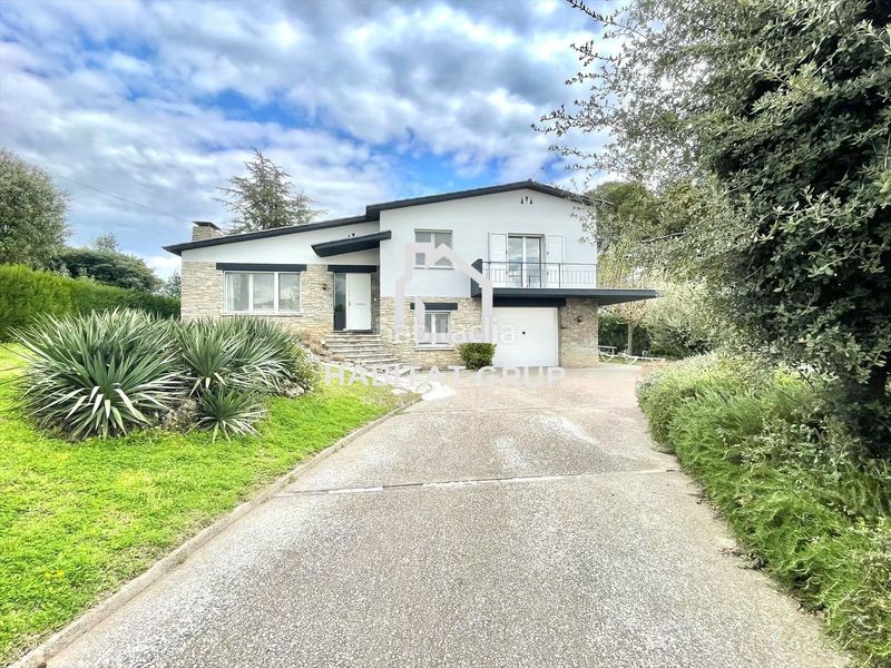 Foto a174194d-98c5-4c9f-a77b-ea8e1a0ae52f. Casa amb calefacció piscina a Banyoles