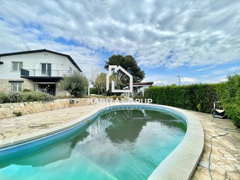 Foto e1a4d678-f1be-40f1-a870-77f0b4e40165. Casa amb calefacció piscina a Banyoles