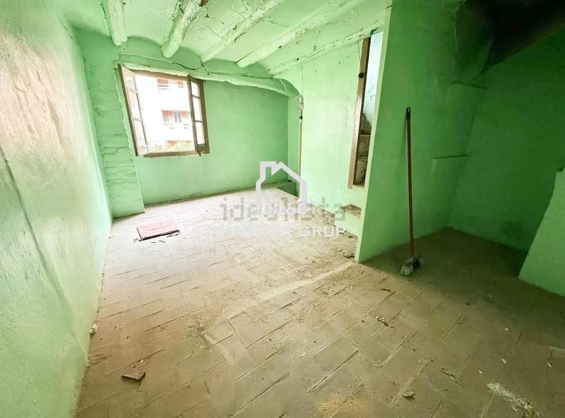 Foto 6a471f23-a74a-46c5-809f-21fe50b77e77. Casa adossada a Valls