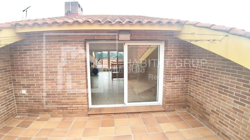Foto e230af19-c218-4b7e-b14d-cd28a5642a2f. Casa a Poble Nou Sabadell