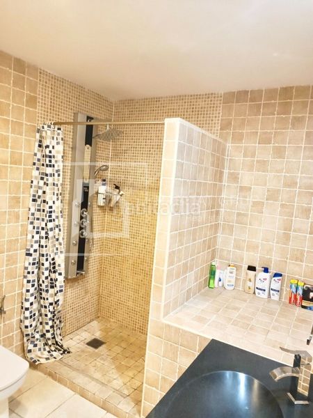 Foto f0f3b37e-d254-43d2-937d-939cbbeb69ff. Casa a Poble Nou Sabadell