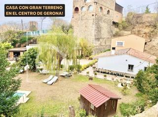 Casa a Centre-Barri Vell. Casa independiente con gran terreno