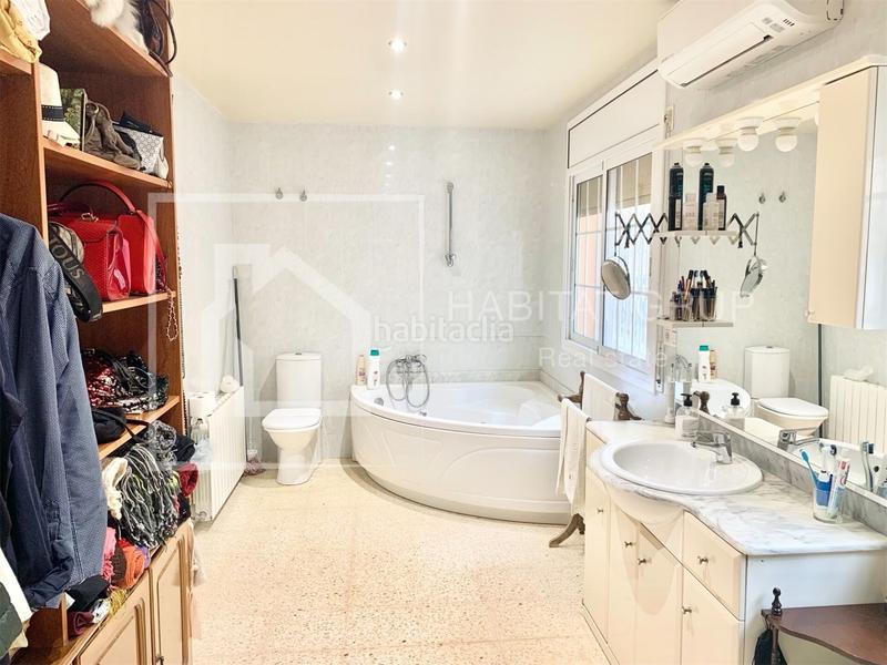 Foto fdbe3fe9-b7bd-4046-a39f-45ad95fefdaf. Casa a Centre-Barri Vell Girona