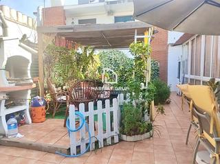 Casa adossada a Segur de Calafell Nucli Urbà. Casa pareada en calafell