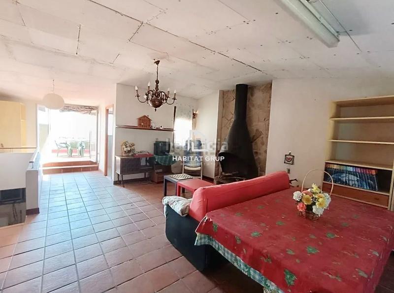 Foto 67746e48-8c5e-4847-b6ee-b3845a35e527. Haus mit heizung in Masroig (El)