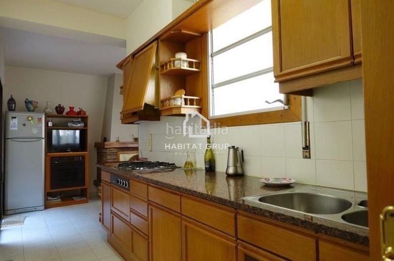 Foto f9e9f764-736d-43fb-adbc-16d101285a36. Haus mit heizung in Eixample Sud-Migdia Girona