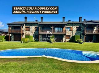 Duplex à Sainte Léocadie. Dúplex con jardín y piscina comunitaria en palau de sainte léoca