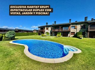 Duplex à Sainte Léocadie. Dúplex con jardín y piscina comunitaria en palau de sainte léoca