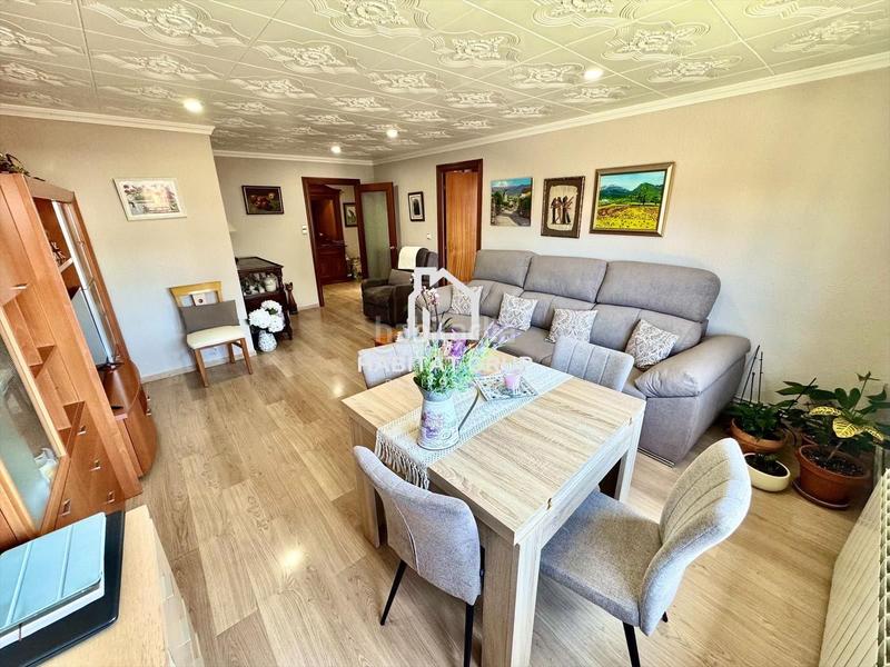 Foto 72ec75b9-00c8-423d-9014-0e7a305a5f38. Flat with heating in Puigcerdà