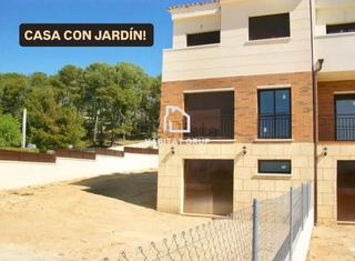 Reihenhaus in Banyeres del Penedès. Casa adosada en banyeres del penedès