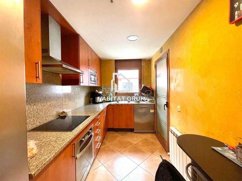 Foto 60a05bea-a1ff-430b-ba97-2f966073d4d8. Pis amb piscina a Bescanó