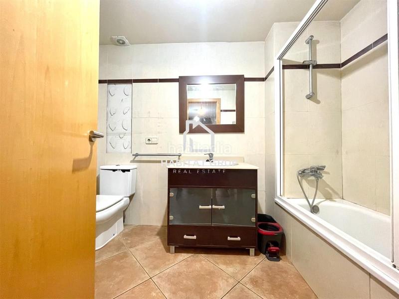 Foto 79a885e5-05a4-4334-99d3-d7d2f96d3db8. Pis amb piscina a Bescanó