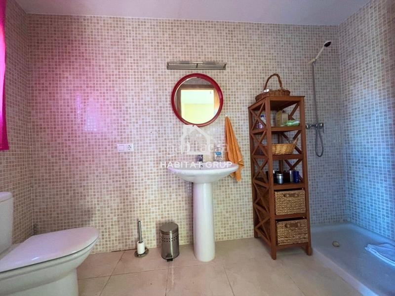 Foto 54783aa1-ee4b-46f8-b604-736205061741. House with heating parking in Llagostera