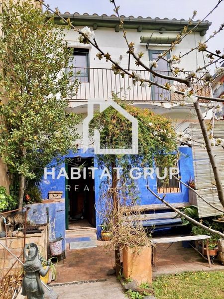 Foto 235bc3a5-8c2b-4568-ad3e-7c3e9f31e61f. Casa amb calefacció a Olot