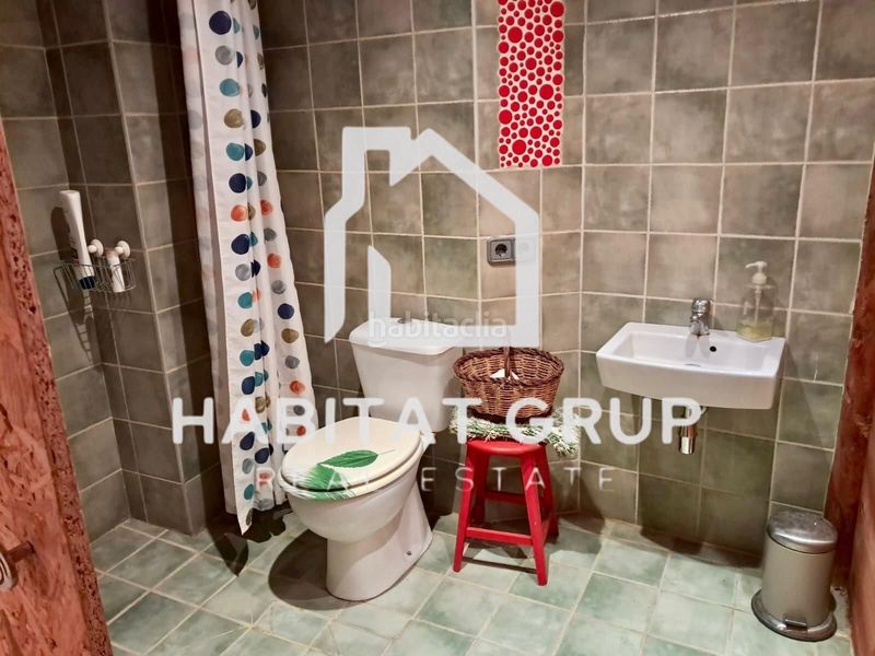 Foto 8231aa18-ad12-4b63-ad9c-5b2a1156f3ec. Casa amb calefacció a Olot