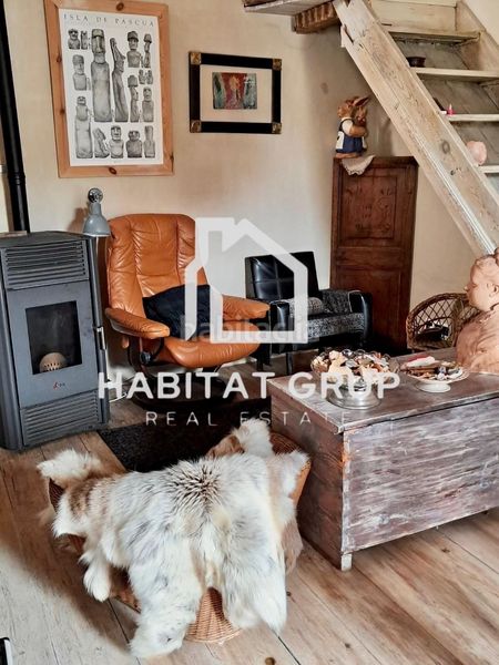 Foto fddf8e19-b2db-4076-8d9c-d4076a57a999. Casa amb calefacció a Olot