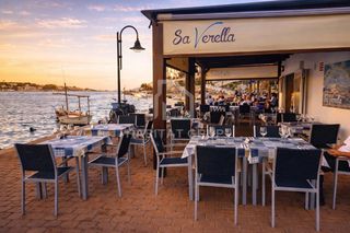 Geschäftsraum in Es Castell. Restaurante en es castell