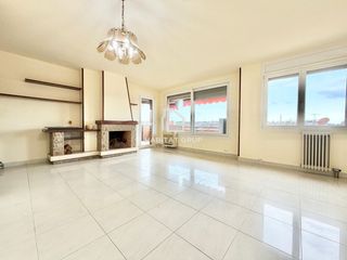 Flat in Eixample Sud-Migdia. Piso en girona