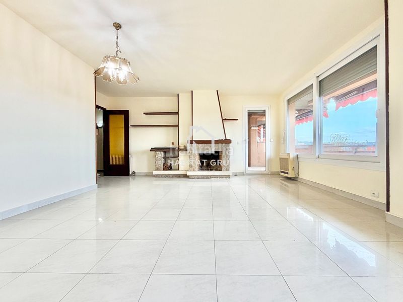 Foto ca31754b-cd3d-47b8-b562-e248cb675f00. Pis amb calefacció a Eixample Sud-Migdia Girona