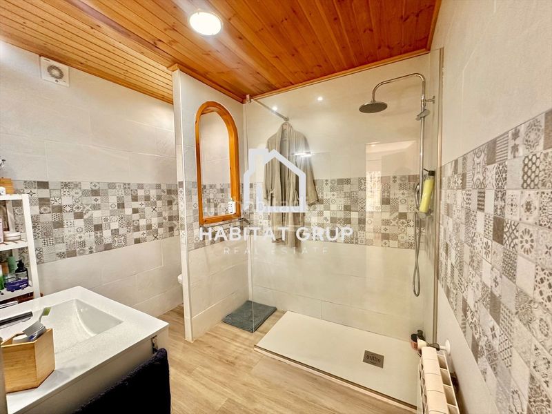 Foto fa7c28b7-e9fb-40f6-8963-566dac7b579e. Casa amb calefacció piscina a Centre Lloret de Mar