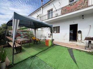Casa adossada a Vilobí d´Onyar