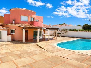 Casa a Cala en Blanes. Casa en ciutadella