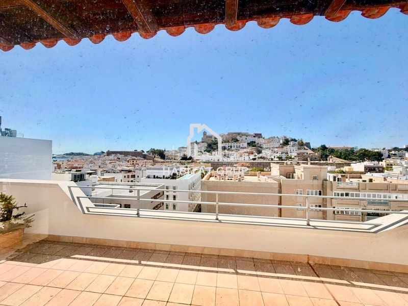 Foto a75fc9f5-a9f7-43bb-8022-05cbef92d08a. Dúplex amb calefacció a S´Eixample-Can Misses Ibiza