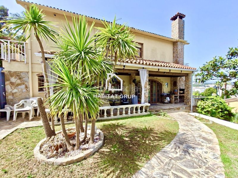 Foto 1cd901c0-3d3c-44be-90b8-3b3f265ec32a. Casa amb calefacció piscina a Fenals Lloret de Mar