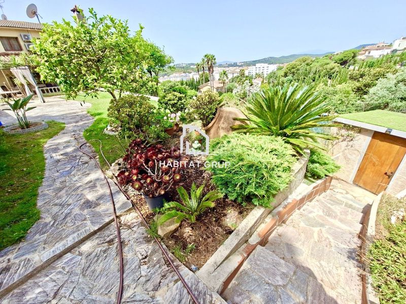 Foto 5e0f8914-2e5e-4d2b-ad9d-90614af596f4. Casa amb calefacció piscina a Fenals Lloret de Mar