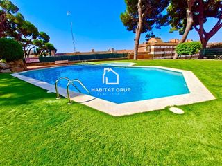 Reihenhaus in Fenals. Casa en lloret de mar