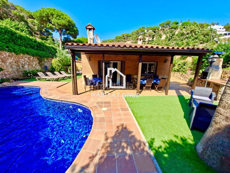 Foto 19ad8117-9a73-4dd6-8002-9ec11439c871. Casa amb calefacció piscina a Canyelles Lloret de Mar