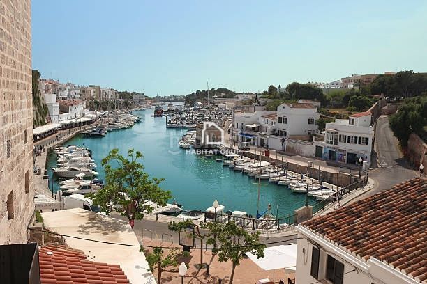 Foto c7577f13-5bf2-4e72-80ab-7cd72cad7a16. Casa edificio en Ciutadella Ciutadella de Menorca