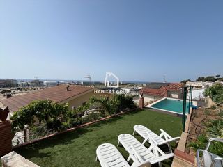 Casa a Santa Susanna. Espectacular casa independiente con vistas panorámicas, piscina