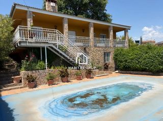 Casa in Sils. Oportunidad! acogedor chalet con jardín, piscina y barbacoa list