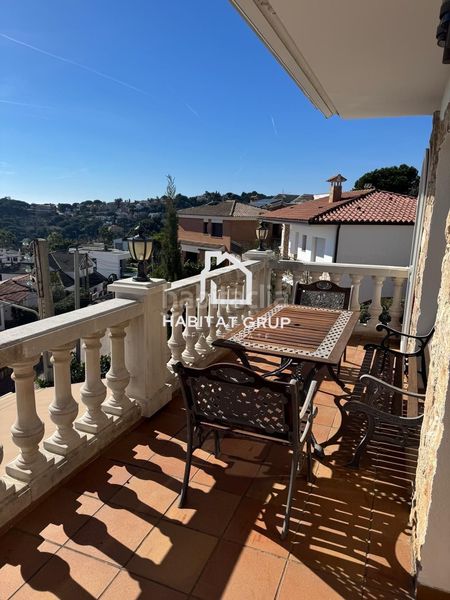 Foto 5ff4fcc4-6d29-4e57-a2a8-b8189c911bd0. Casa amb calefacció piscina a Canyelles Lloret de Mar