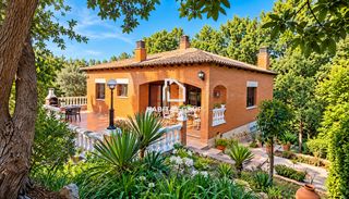 Casa en Mas Altaba - El Mol�. Casa en ma�anet de la selva