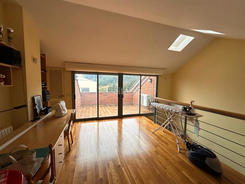 Foto edd22112-57e9-4a17-9b16-b51c4c243ff3. Semi detached house with heating parking in Tiana