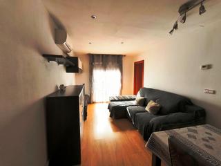 Etagenwohnung  Avinguda del marquès de sant mori. Junto metro y mercado de la salut