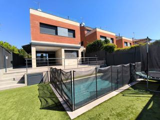 Chalet  Carrer de núria. Casa en alella